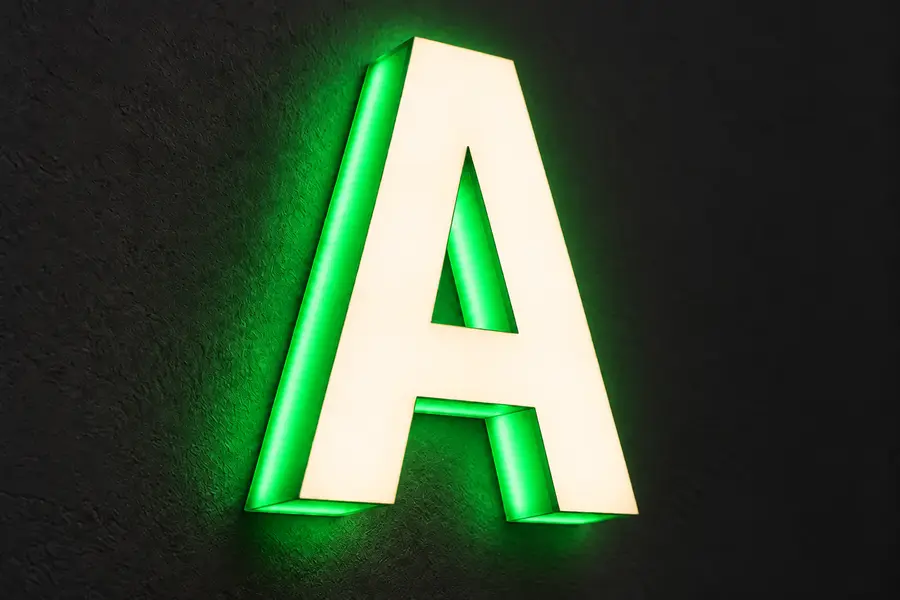 Eksempel på et visualiseret facadeskilt med lys
